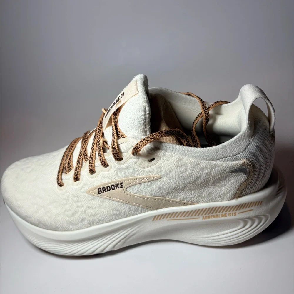Brand New In Box Brooks Adrenaline GTS 25 Womens Size 7 Cream and Tan Accents - Picture 3 of 15